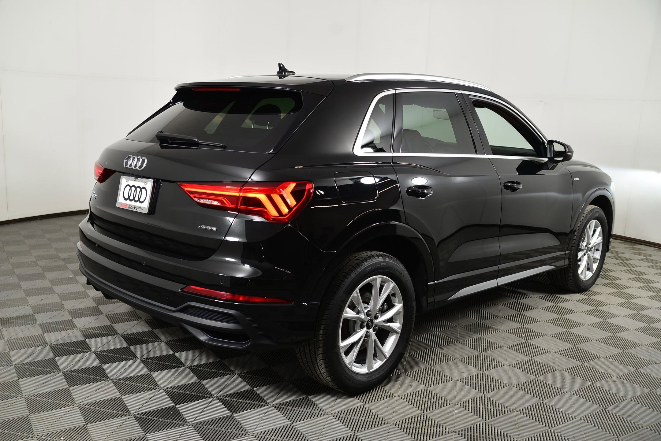 Used 2025 Audi Q3 2.0T Premium Plus w/ Premium Plus Package image 9