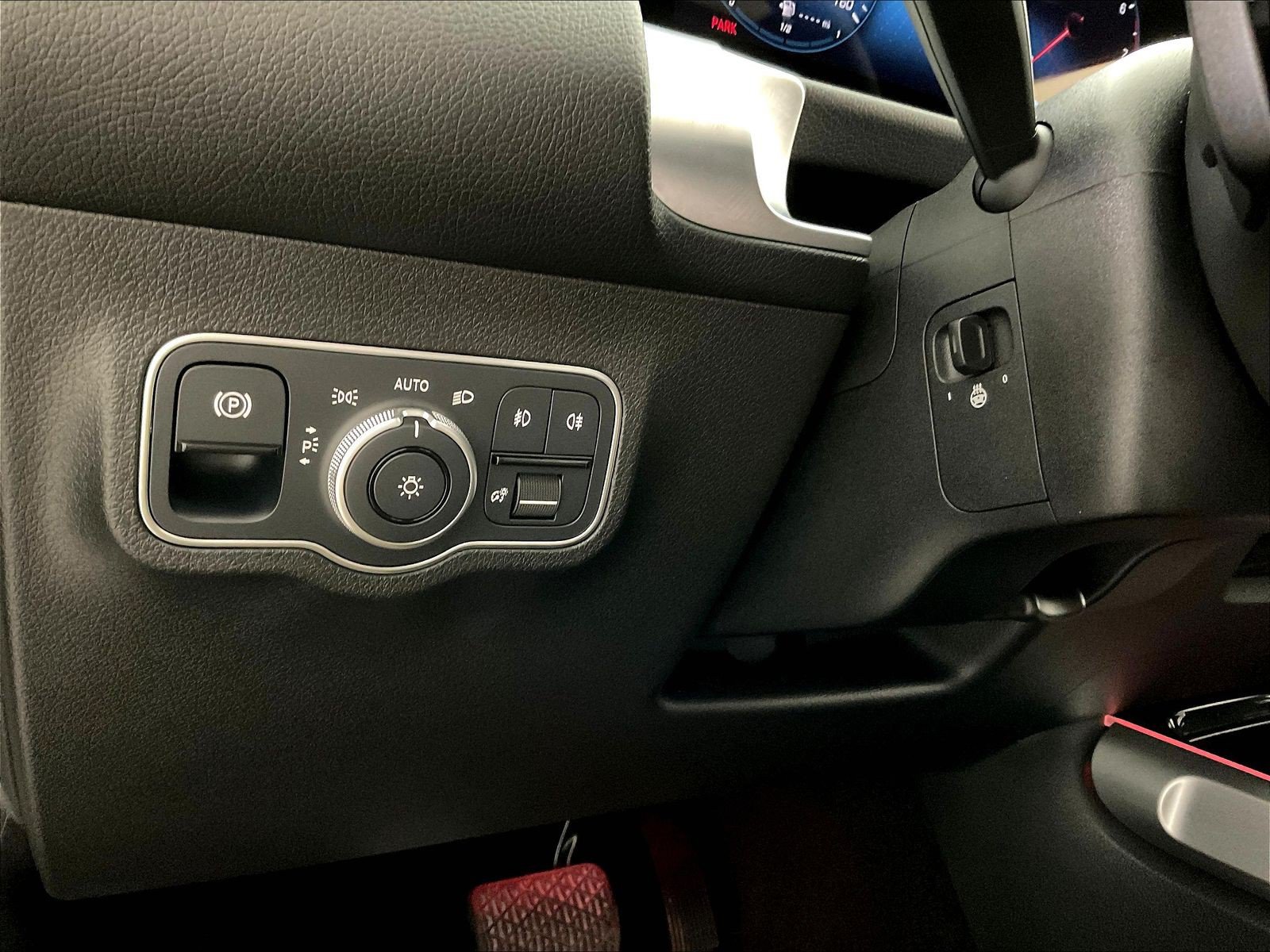 Certified 2023 Mercedes-Benz GLB 250 4MATIC image 38
