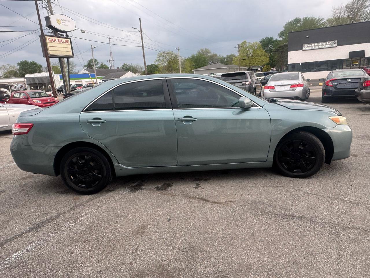 Used 2011 Toyota Camry LE FWD image 6