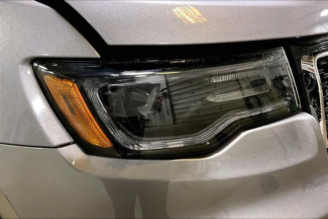 Used 2019 Jeep Grand Cherokee Limited w/ Luxury Group II image 4