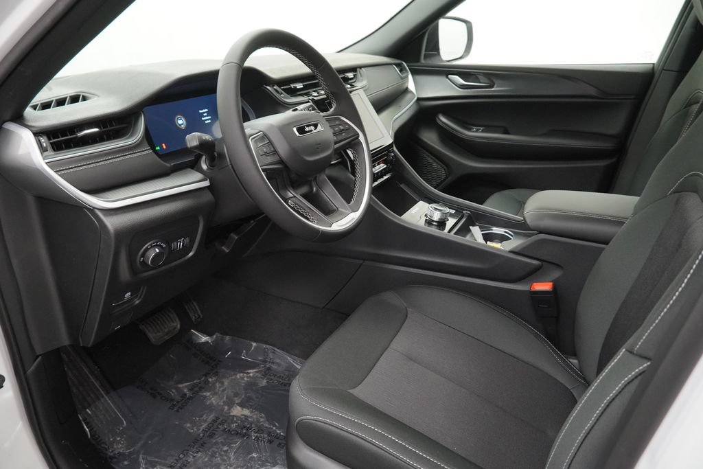 New 2026 Jeep Grand Cherokee Laredo AWD/4WD image 16