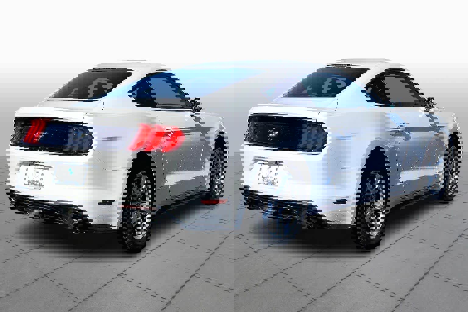 Used 2018 Ford Mustang EcoBoost image 13