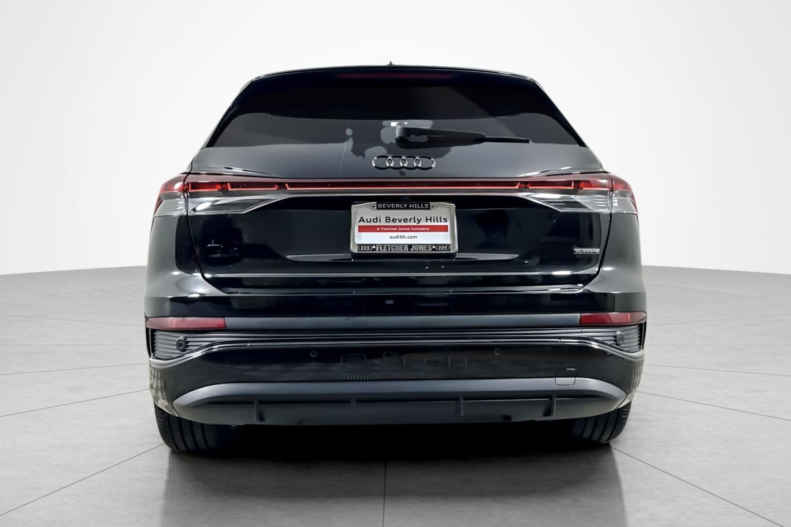 Used 2025 Audi Q4 e-tron Premium Plus image 4