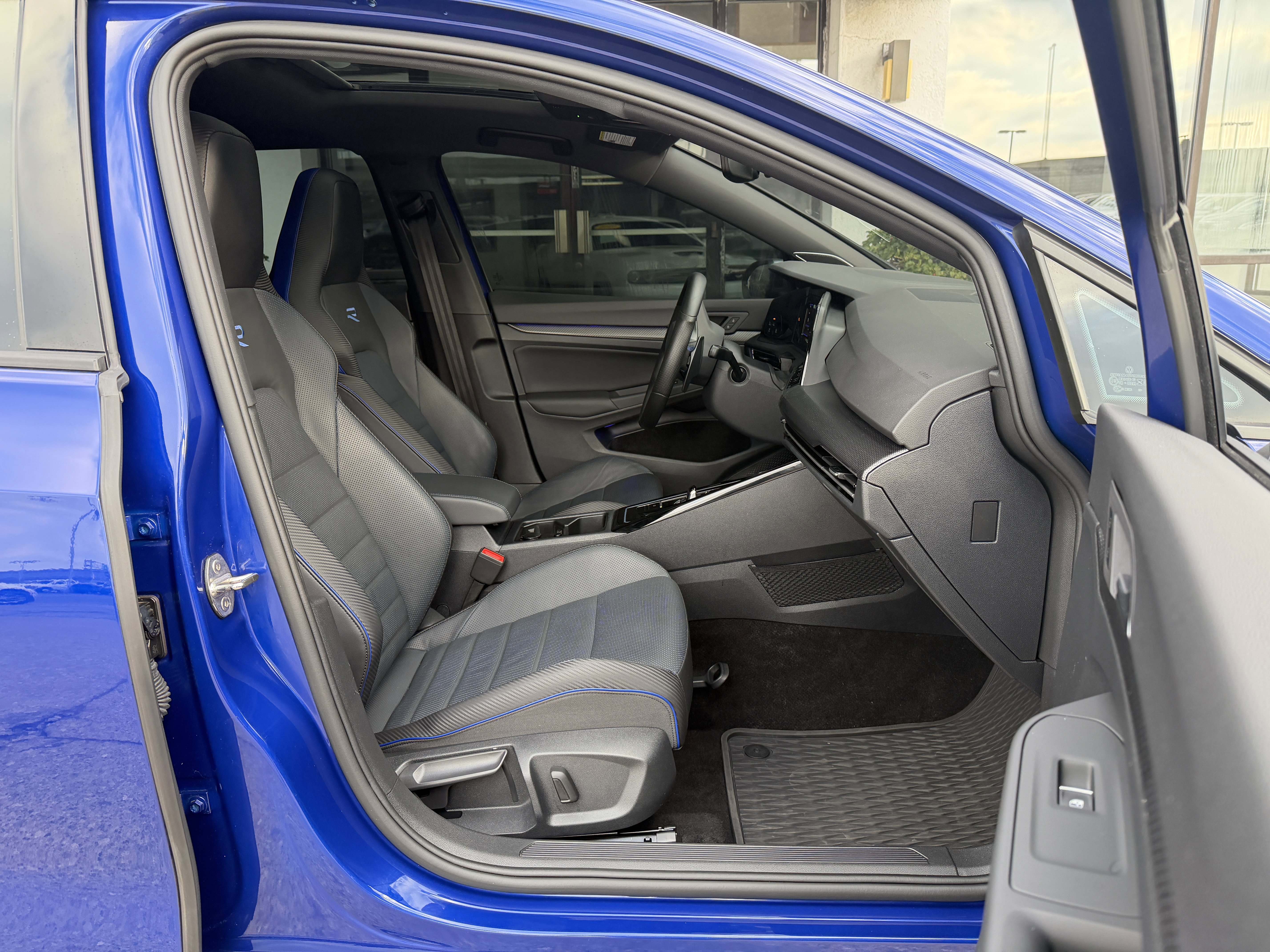 Used 2024 Volkswagen Golf R image 28