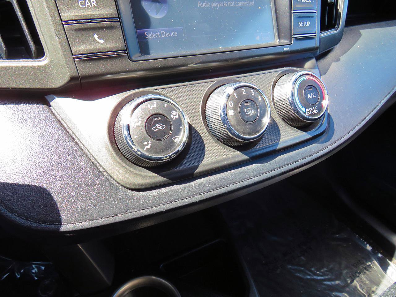 Used 2015 Toyota RAV4 LE image 25