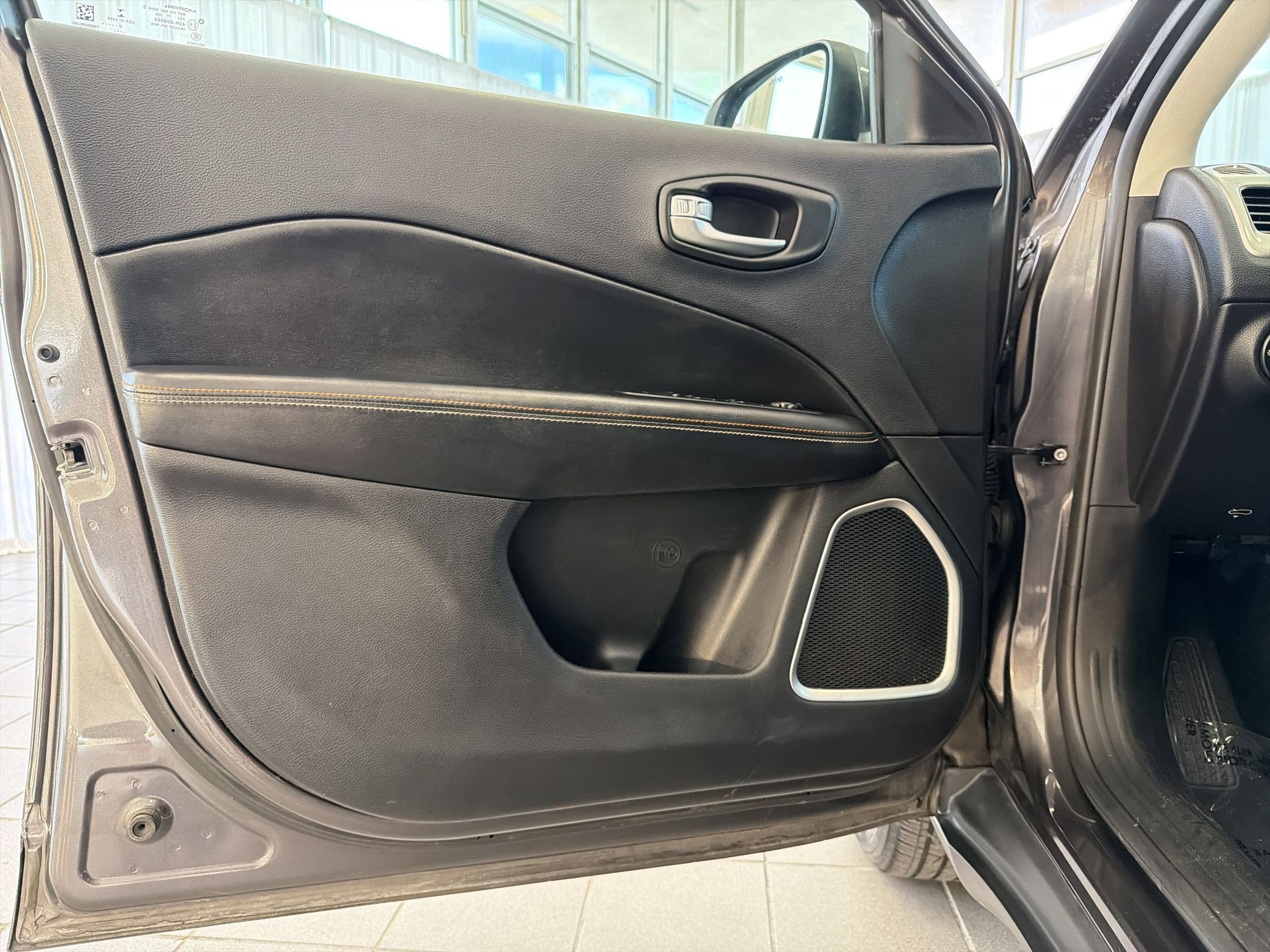 Used 2020 Jeep Compass Latitude FWD image 20