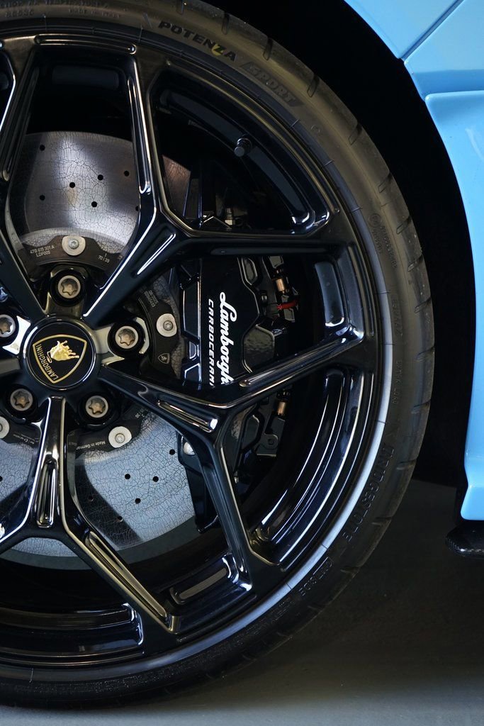 Used 2025 Lamborghini Revuelto image 45