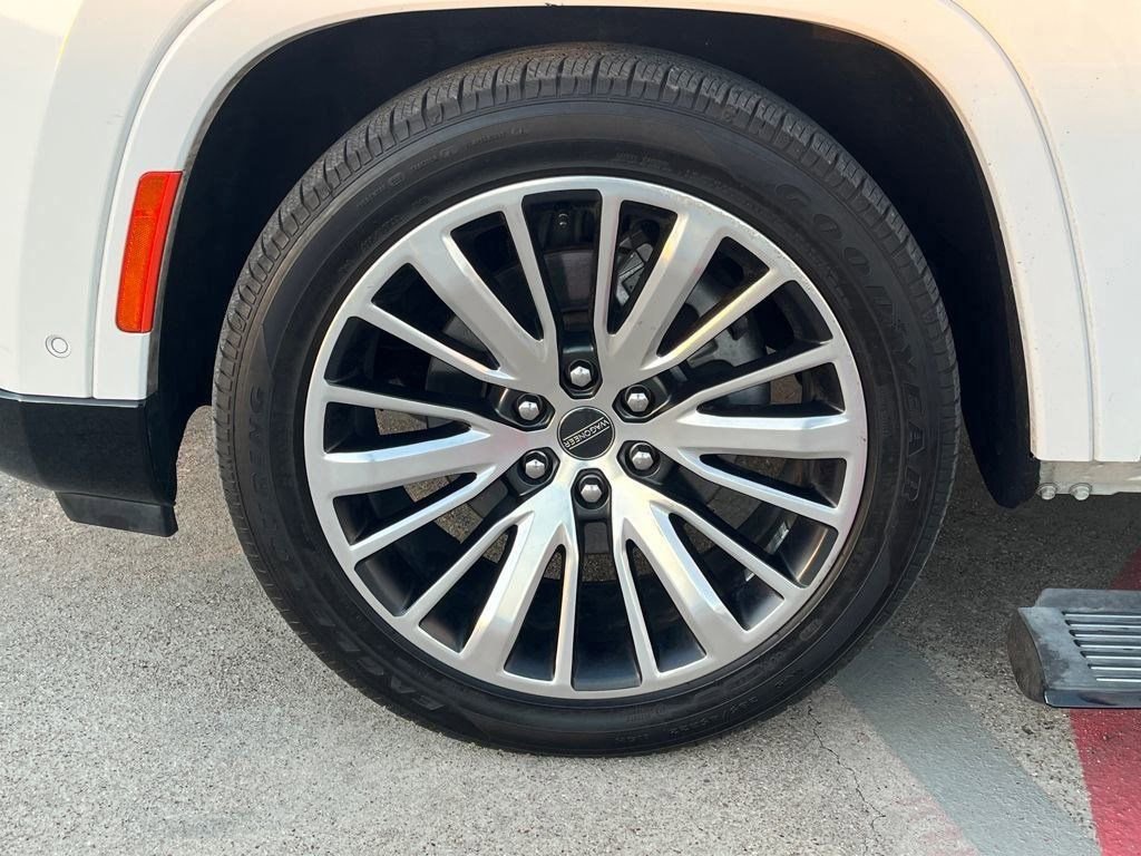 Used 2024 Jeep Grand Wagoneer L Series III image 44