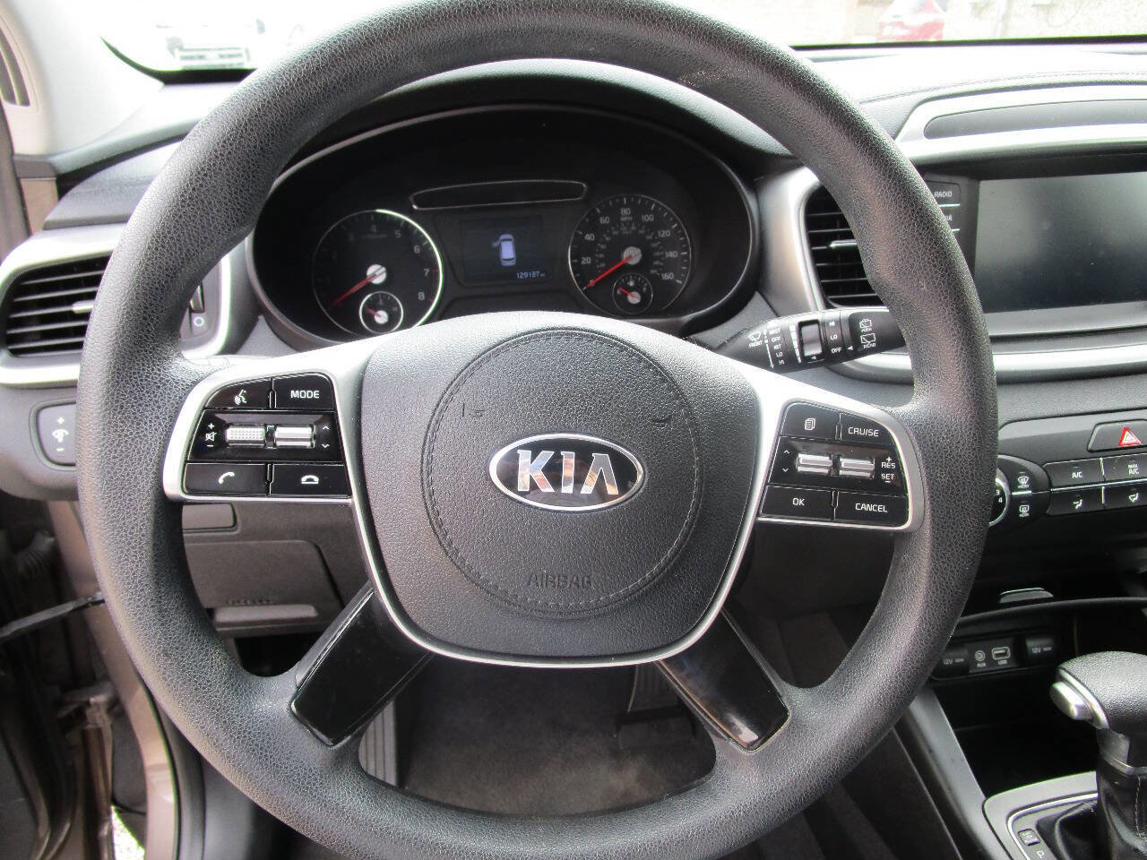 Used 2019 Kia Sorento FWD image 12