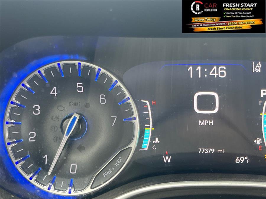 Used 2023 Chrysler Pacifica Touring-L FWD image 27