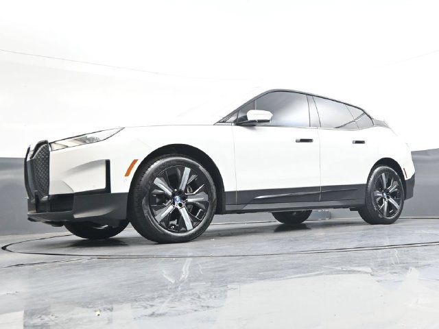 Certified 2024 BMW iX xDrive50 w/ Premium Package AWD/4WD image 35