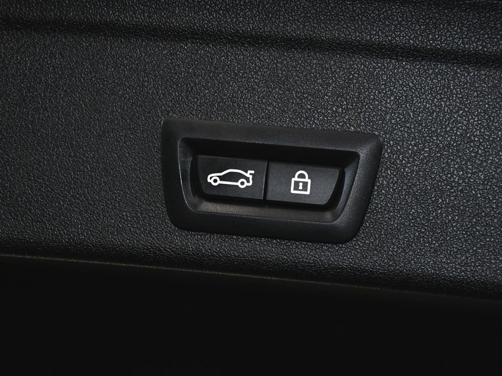 Used 2023 BMW X6 xDrive40i w/ Executive Package image 71