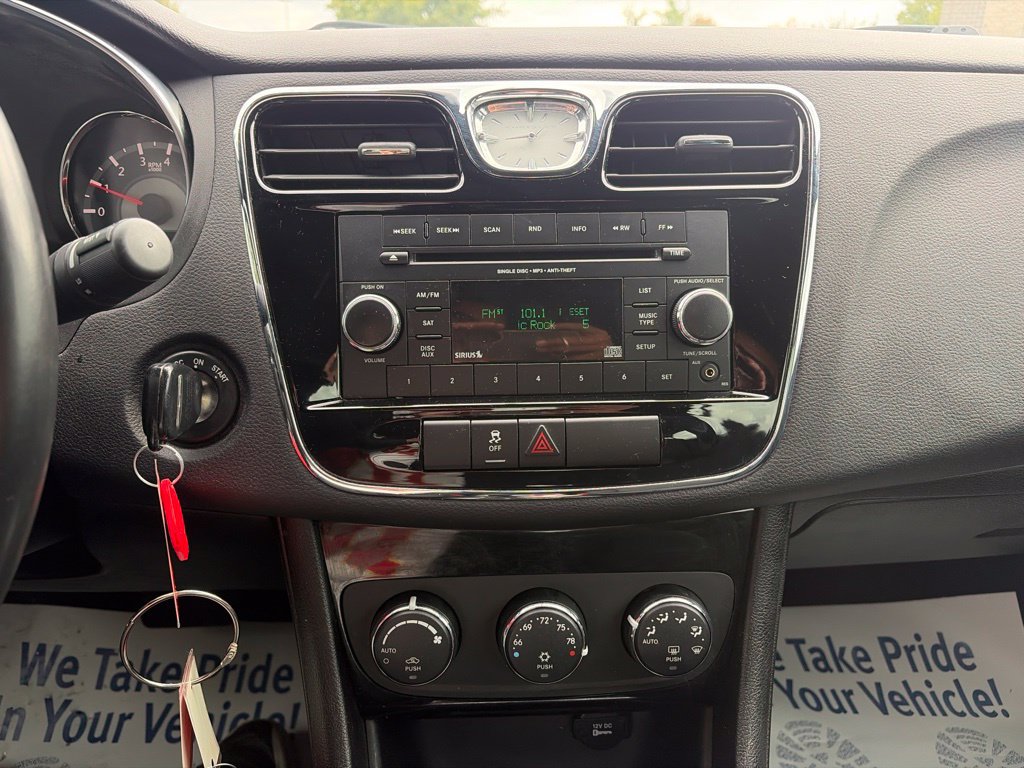 Used 2014 Chrysler 200 Touring FWD image 10