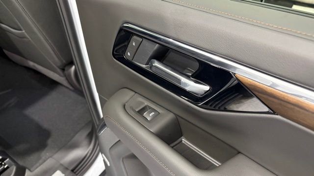 New 2026 Chevrolet Suburban High Country image 32