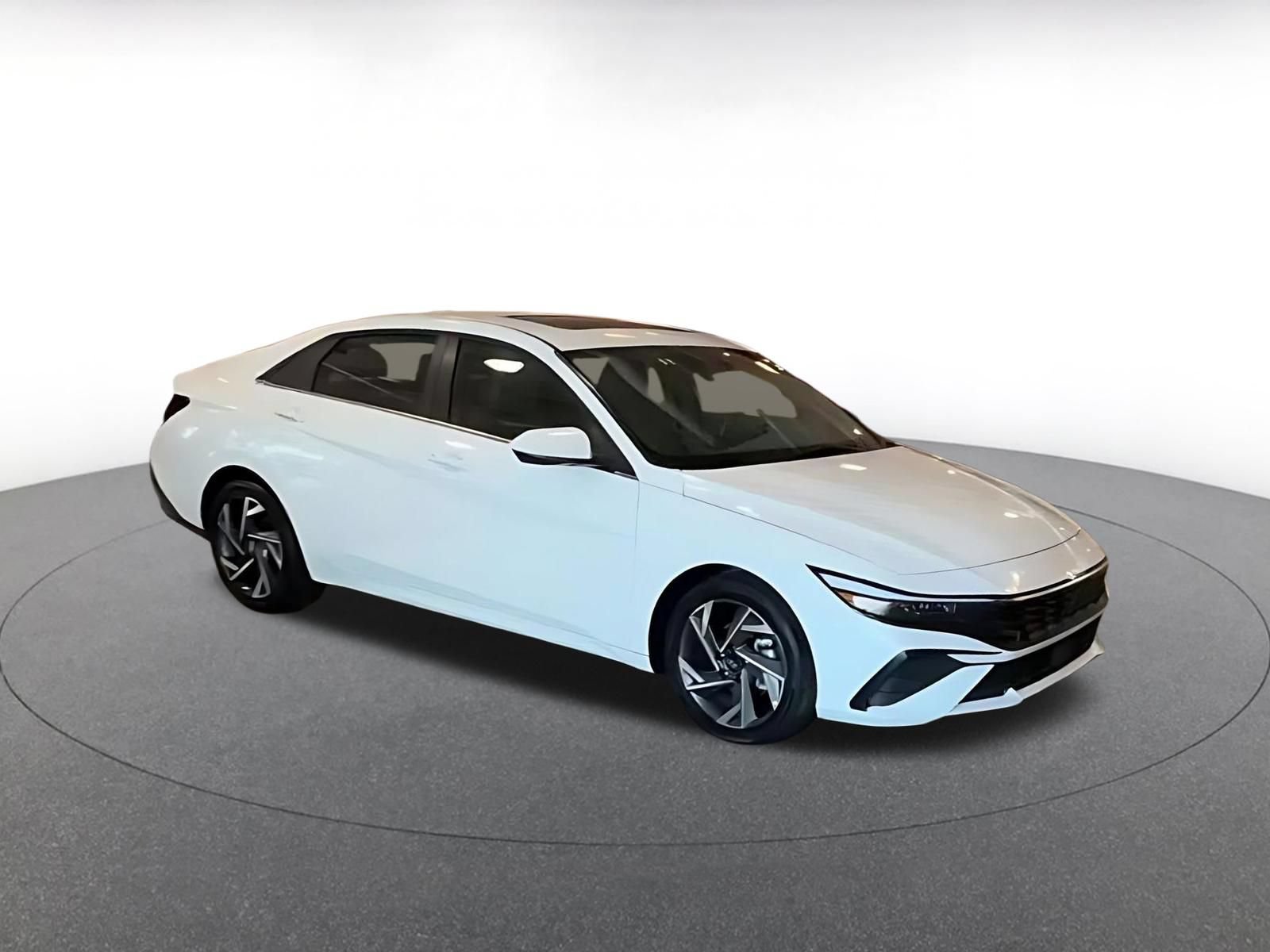 Used 2025 Hyundai Elantra SEL FWD image 2