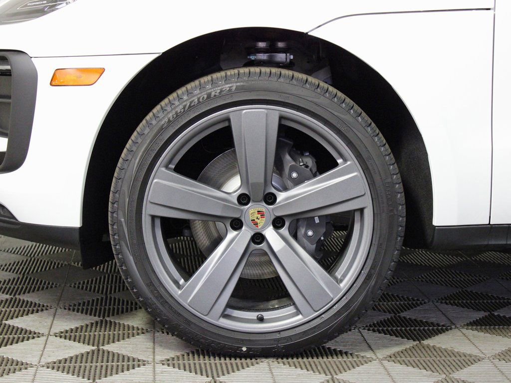 Certified 2025 Porsche Macan image 37