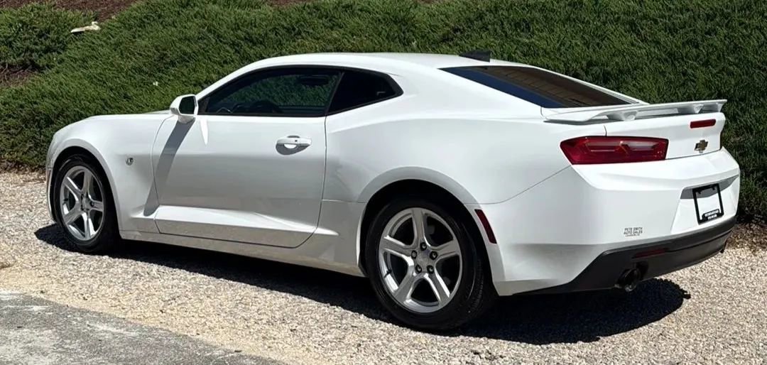 Used 2017 Chevrolet Camaro LT RWD image 7