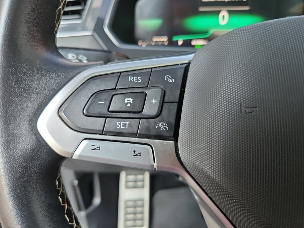 Used 2023 Volkswagen Tiguan SE R-Line FWD image 11