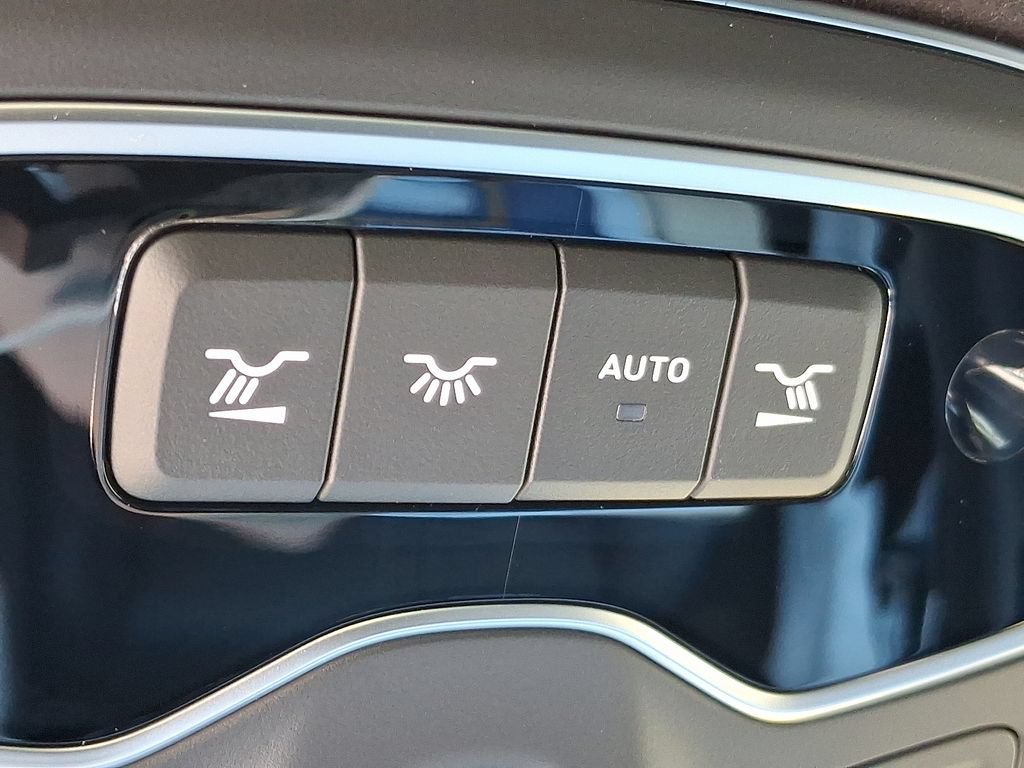 Used 2025 Lotus Emira RWD image 27