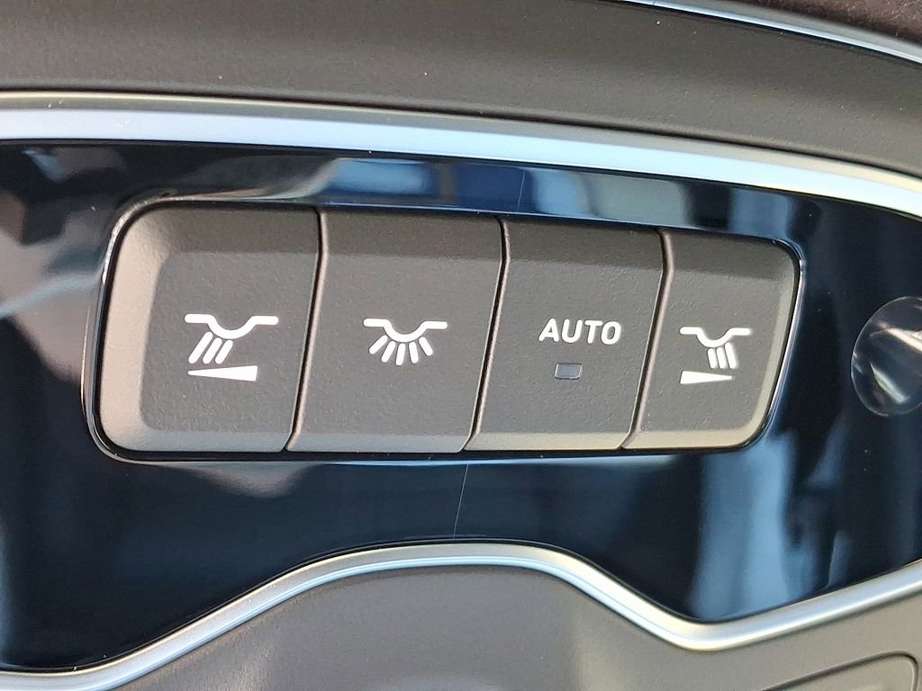 Used 2025 Lotus Emira image 27