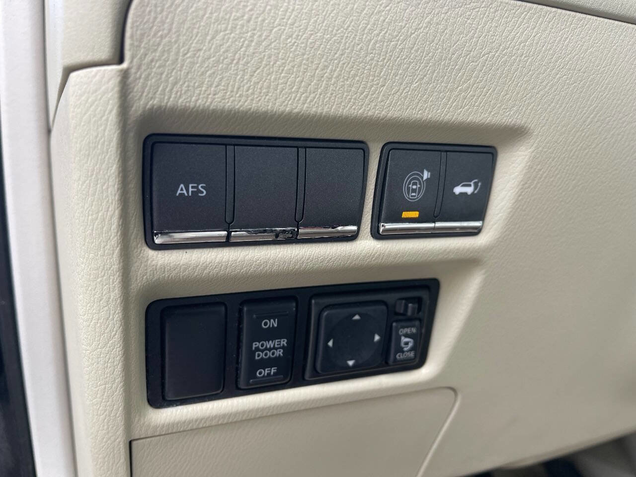 Used 2011 INFINITI QX56 Base 4x4 4dr SUV w/ Deluxe Touring Pkg image 27