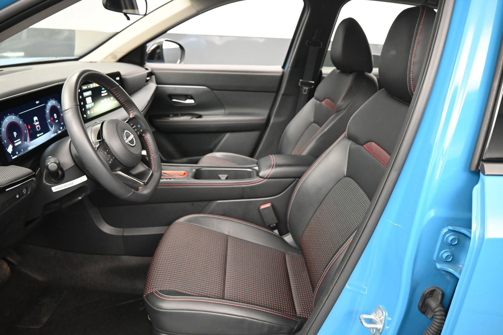 Certified 2025 Nissan Kicks SR w/ Illumination Package FWD image 9