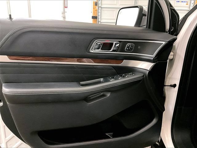 Used 2017 Ford Explorer Platinum AWD/4WD image 22