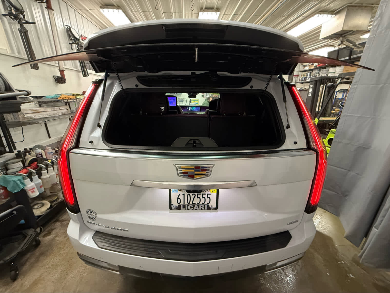 Used 2026 Cadillac Escalade Luxury w/ LPO, Floor Liner Package image 33