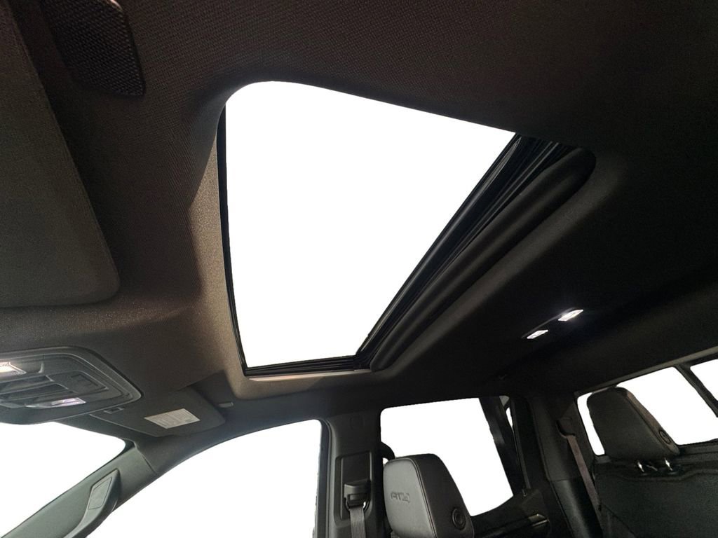 Used 2024 GMC Sierra 1500 AT4 w/ Technology Package image 11