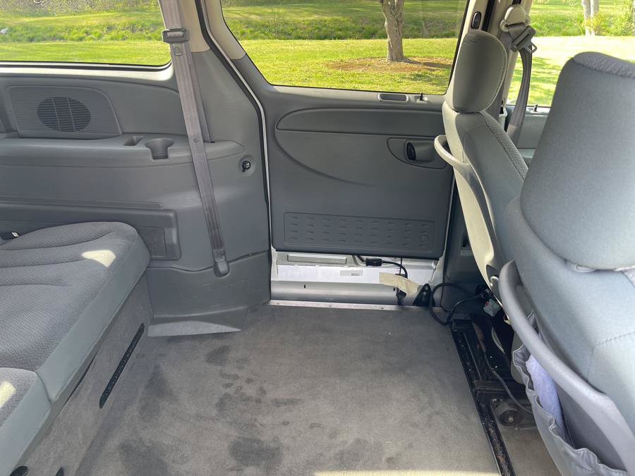Used 2005 Chrysler Town & Country LX w/ Popular Equipment Group II FWD image 39