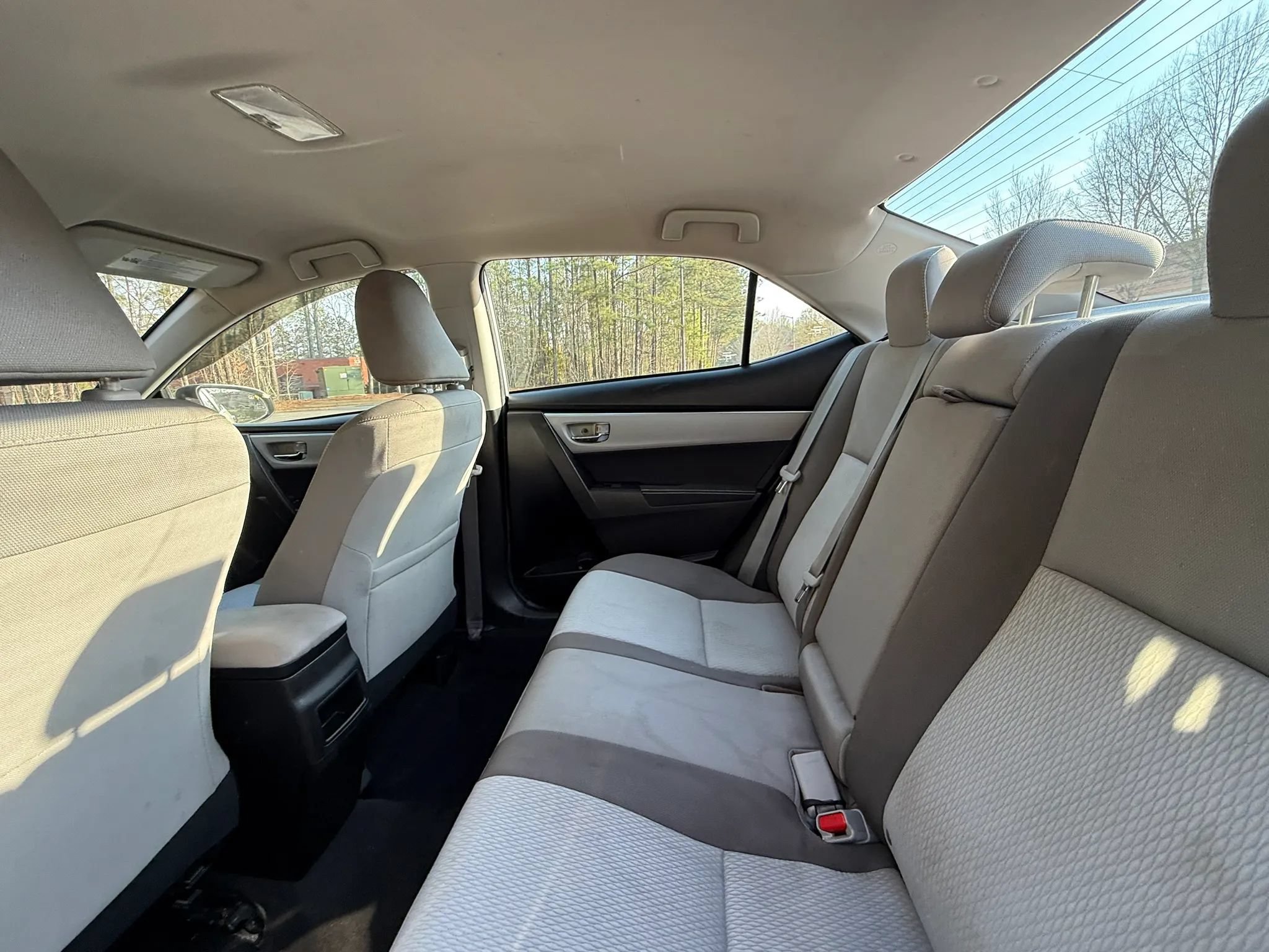 Used 2018 Toyota Corolla LE FWD image 16