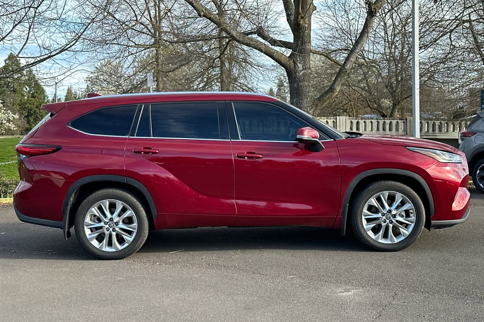 Used 2021 Toyota Highlander Limited image 8