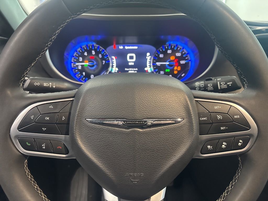 Used 2025 Chrysler Pacifica Select image 14
