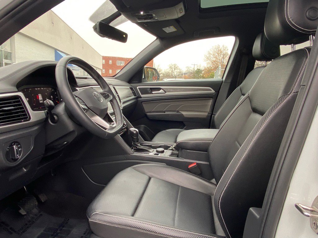 Certified 2022 Volkswagen Atlas Cross Sport SE w/ Panoramic Sunroof Package image 14