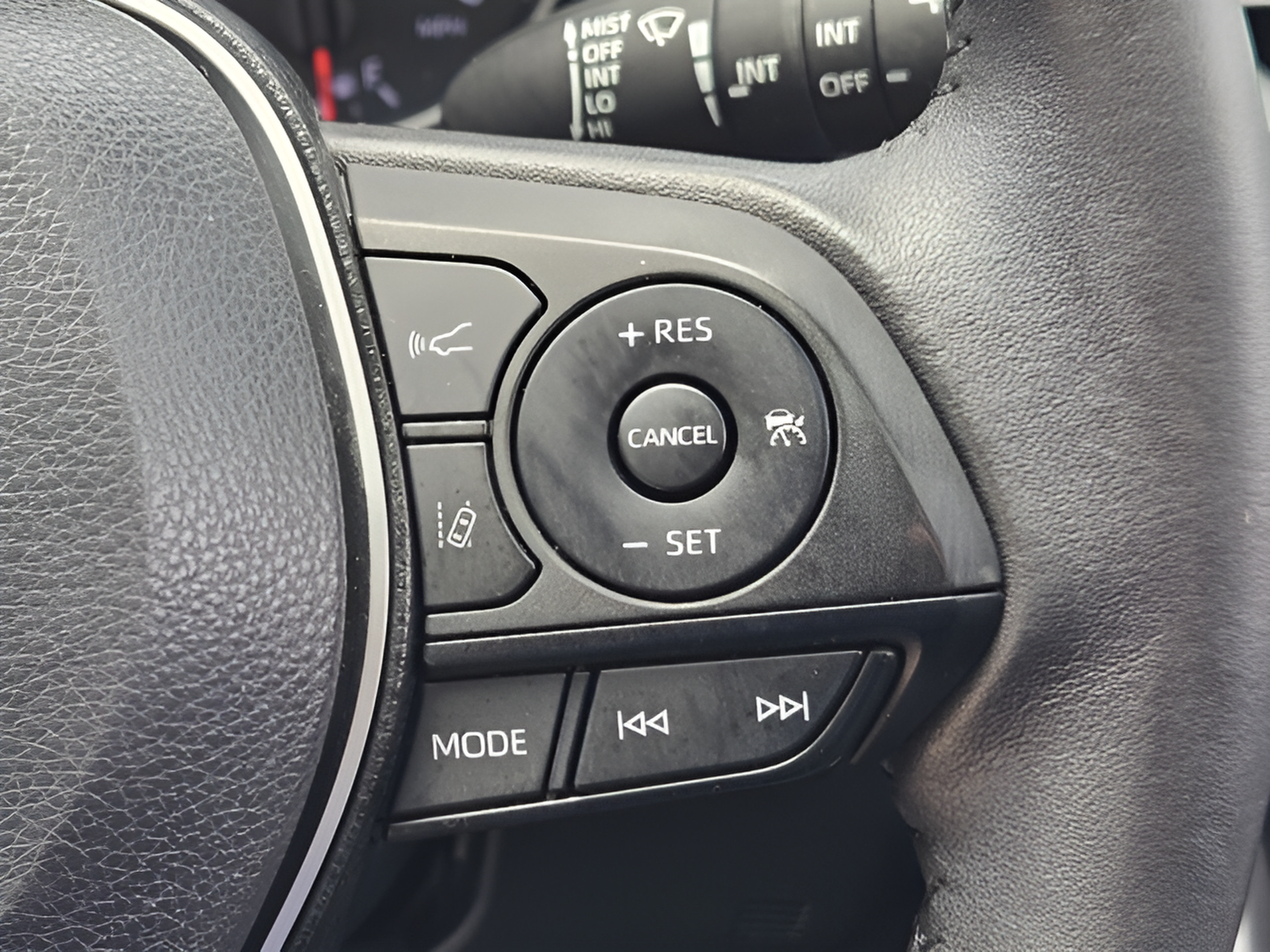 Used 2022 Toyota RAV4 XLE Premium FWD image 24