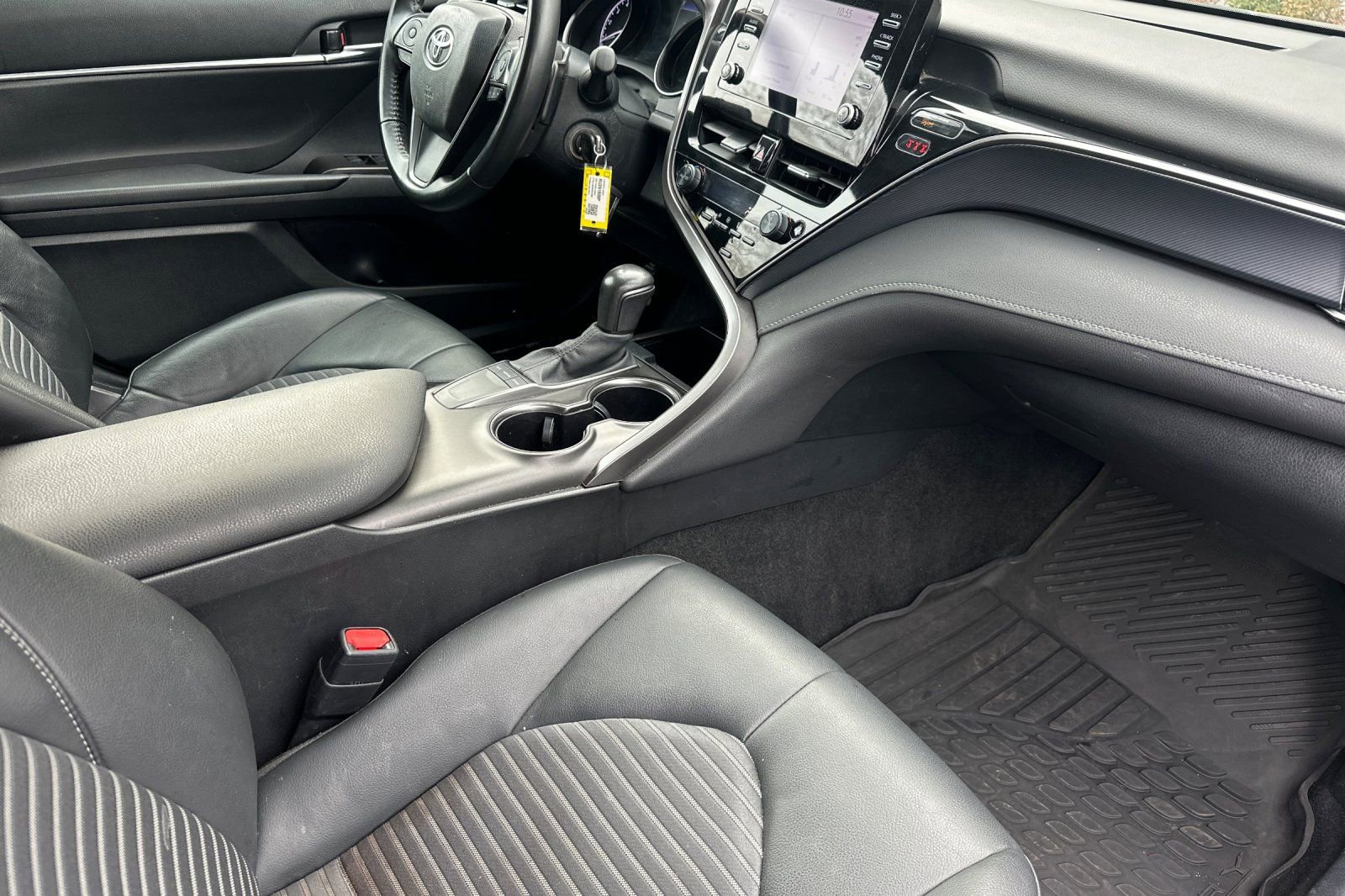 Used 2024 Toyota Camry SE image 18