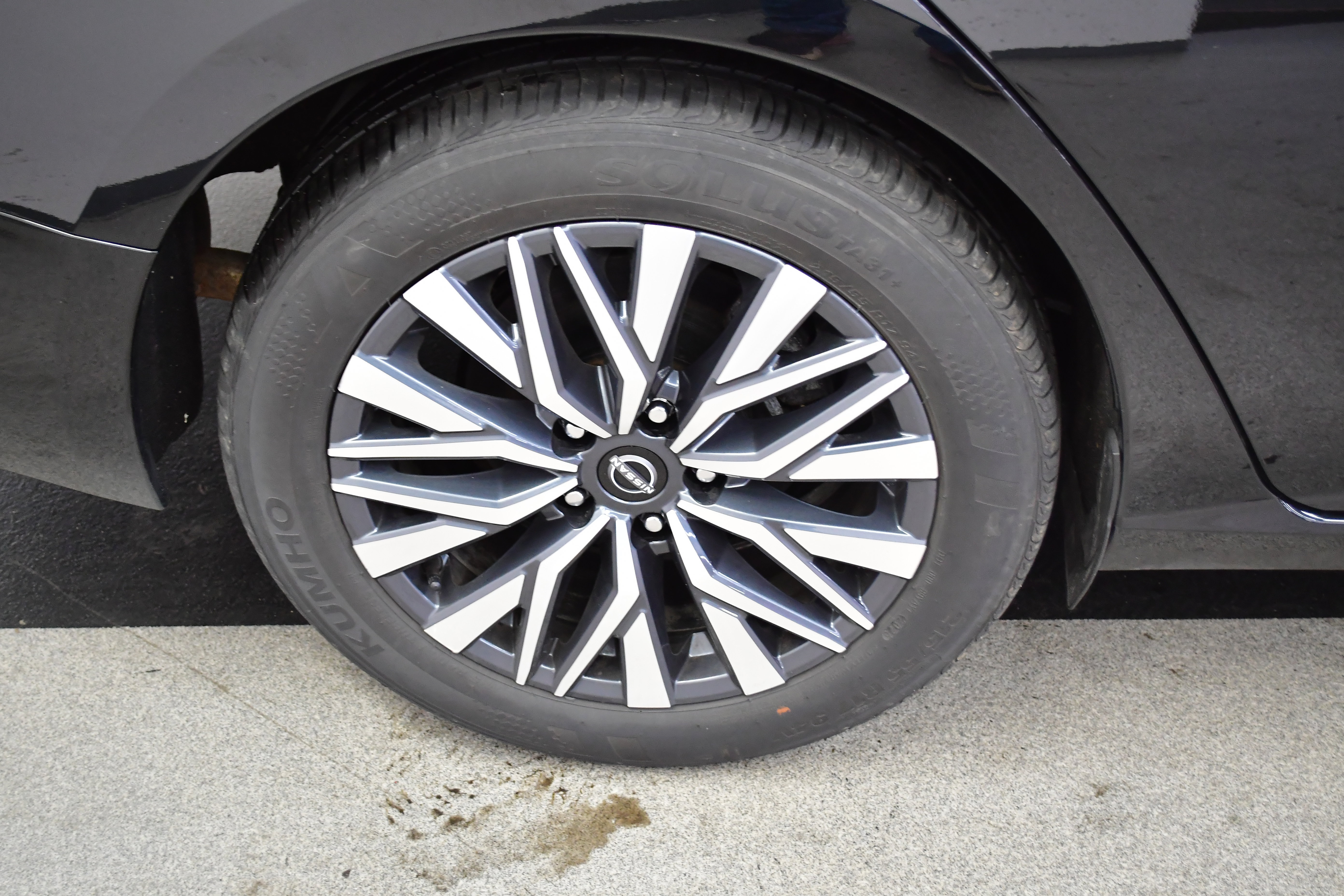 Used 2025 Nissan Altima 2.5 SV FWD image 35