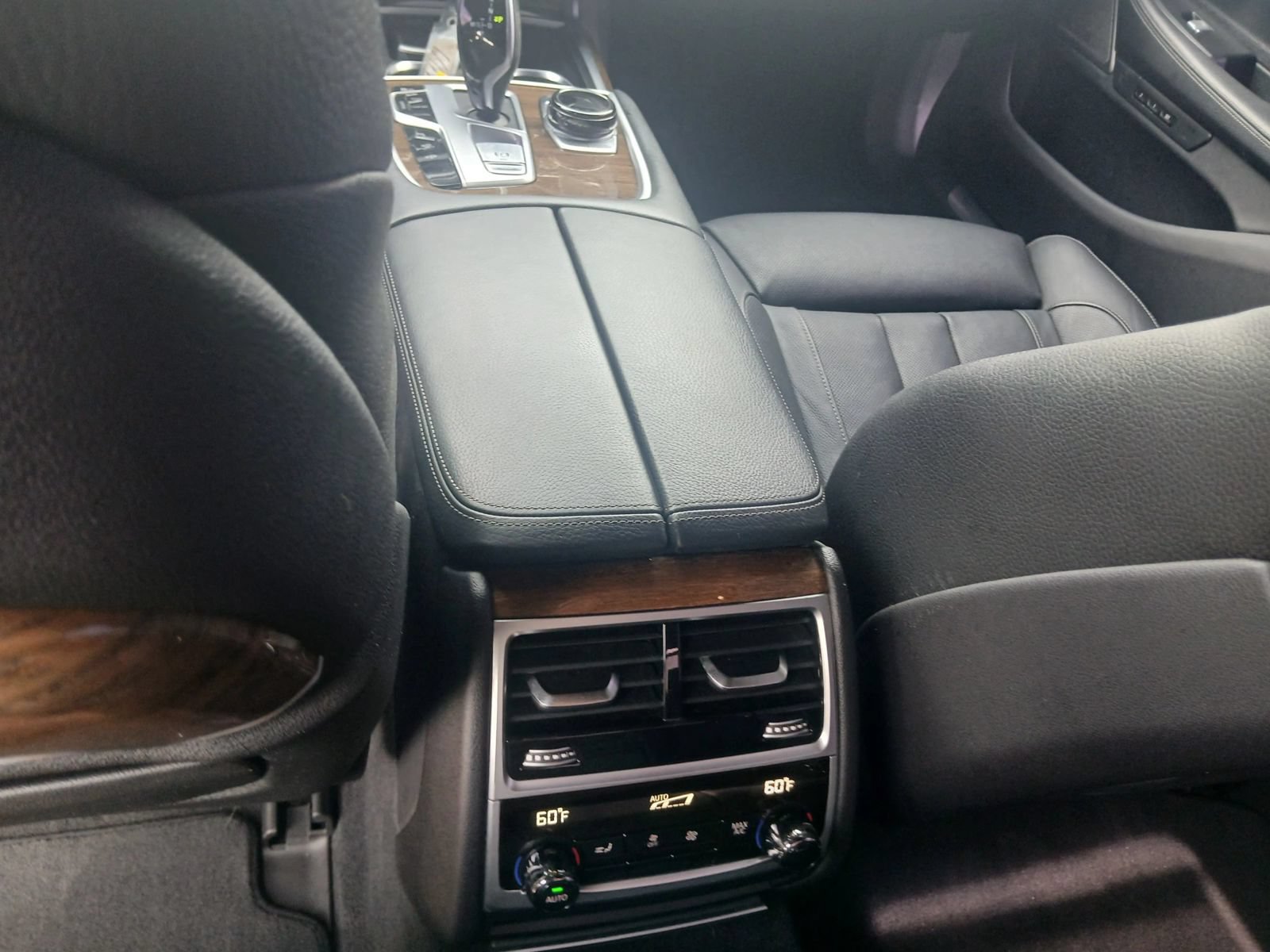Used 2019 BMW 740i w/ Executive Package RWD image 28
