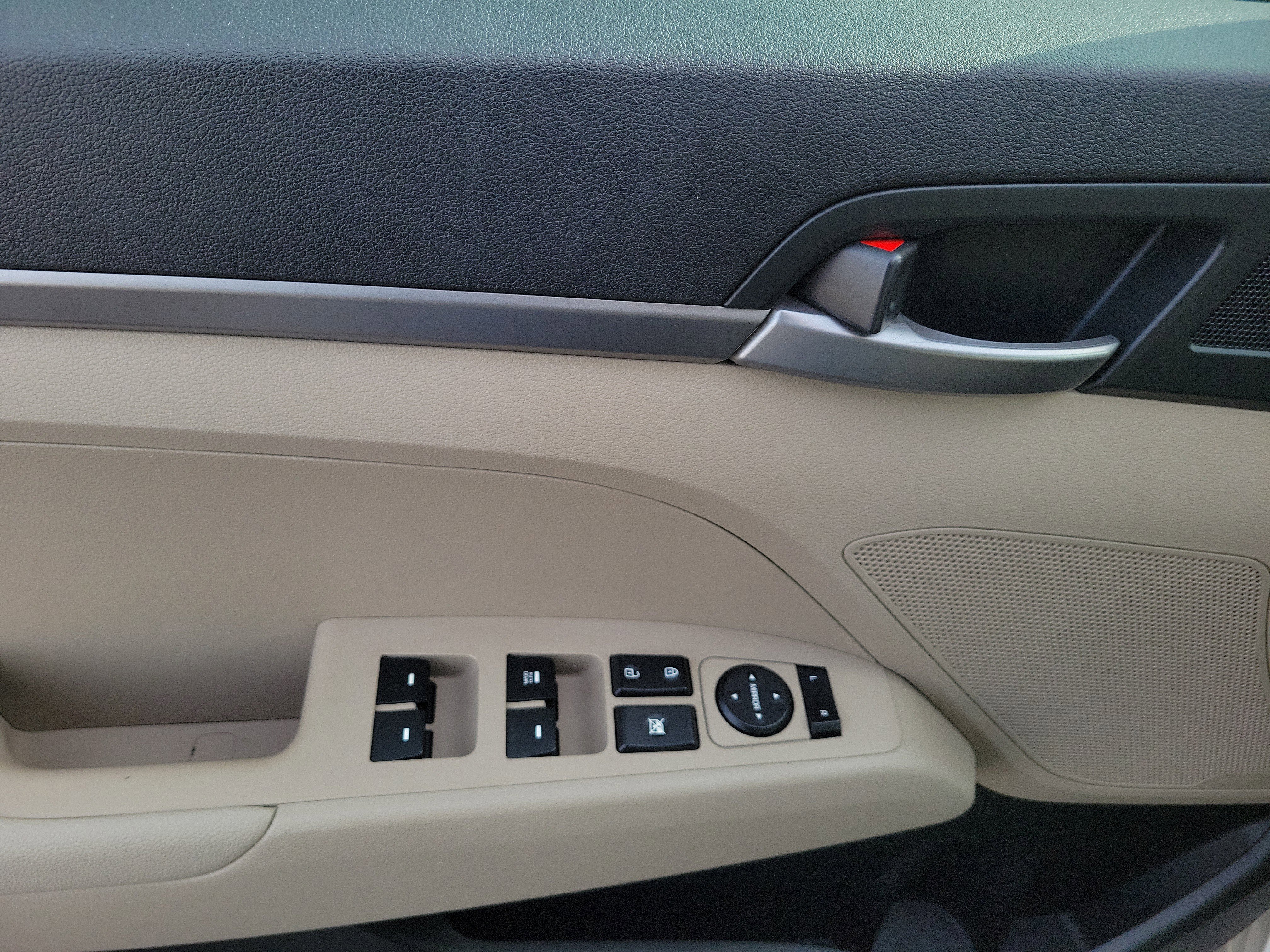 Used 2017 Hyundai Elantra SE image 16