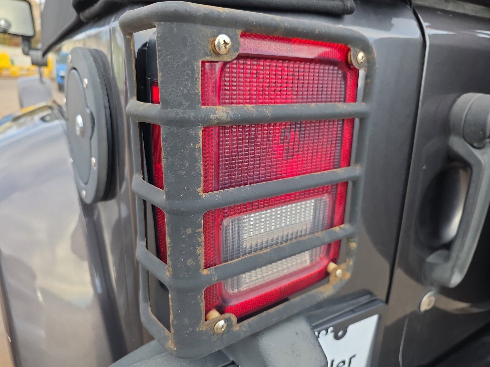 Used 2017 Jeep Wrangler Sahara w/ Connectivity Group image 19