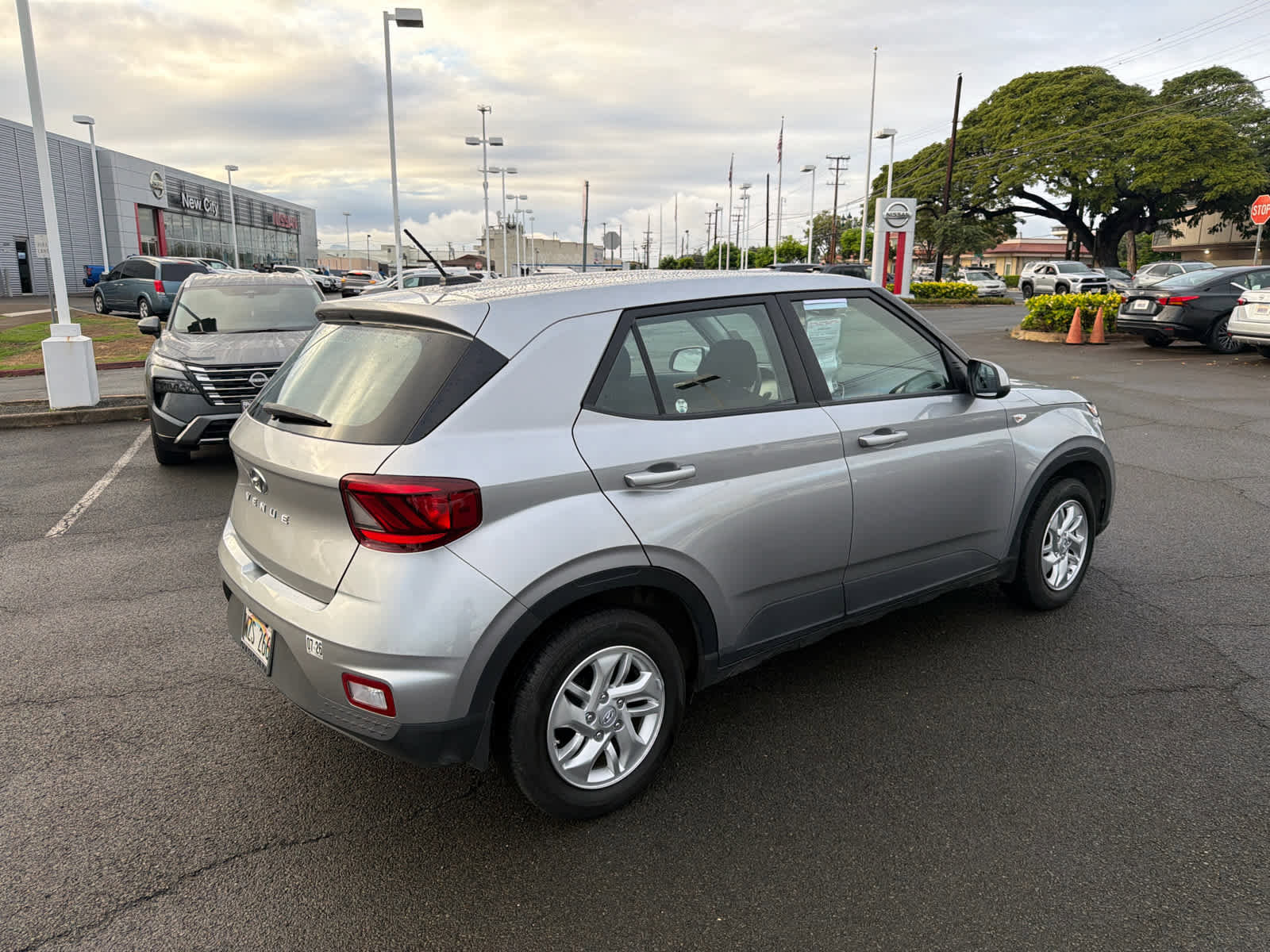 Used 2024 Hyundai Venue SE image 3