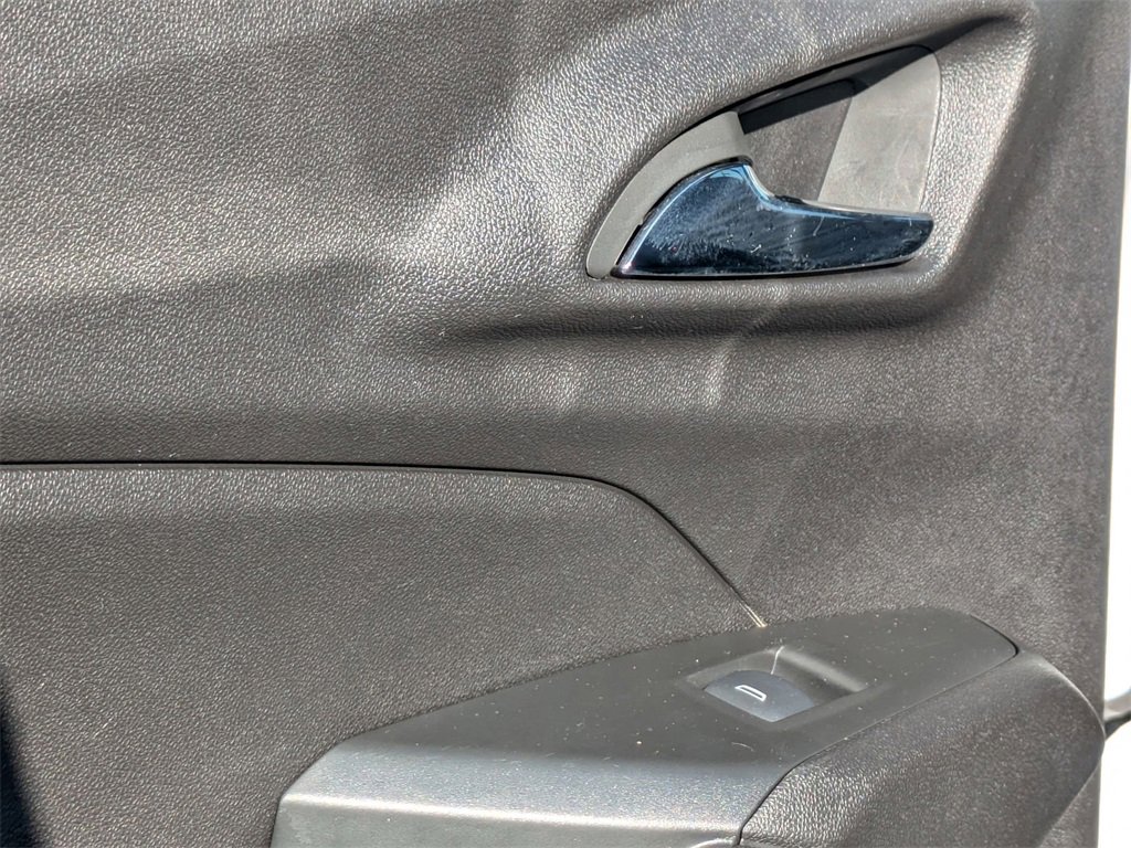 Used 2025 Chevrolet Trax LT w/ LT Convenience Package image 26