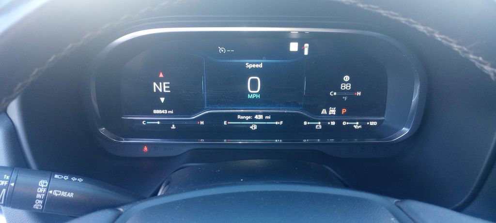 Used 2022 Chevrolet Suburban LT image 13