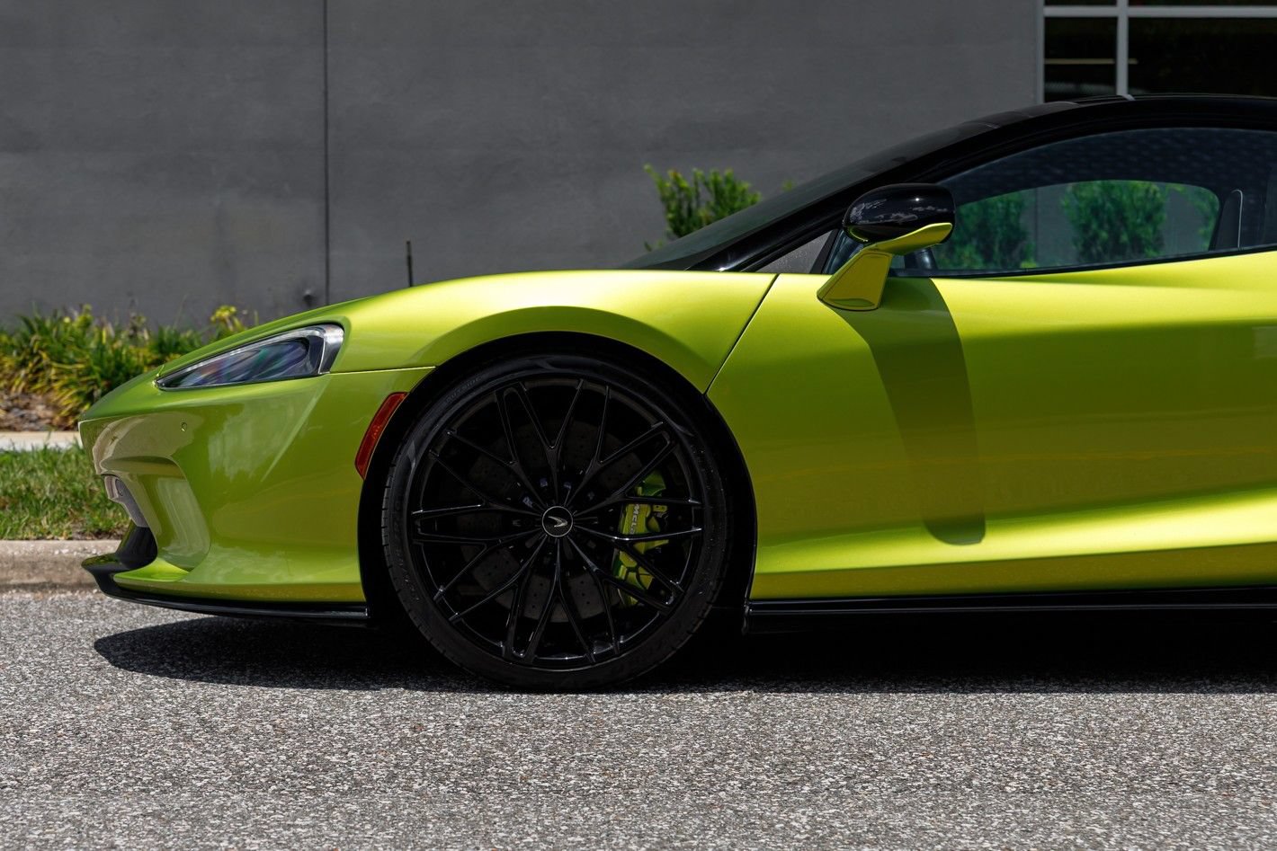Used 2023 McLaren GT RWD image 24