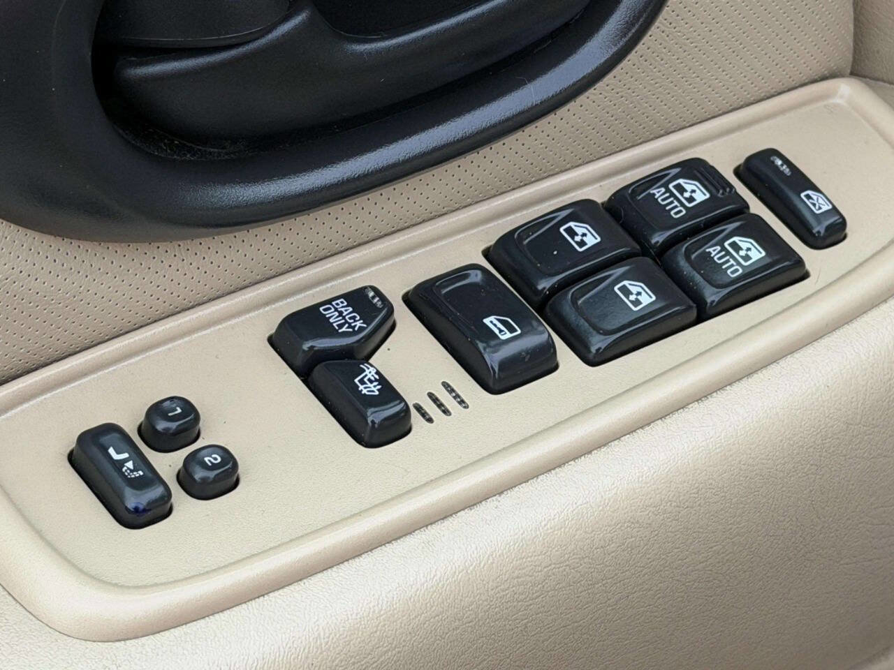 Used 2004 Oldsmobile Bravada AWD w/ Memory Package image 11