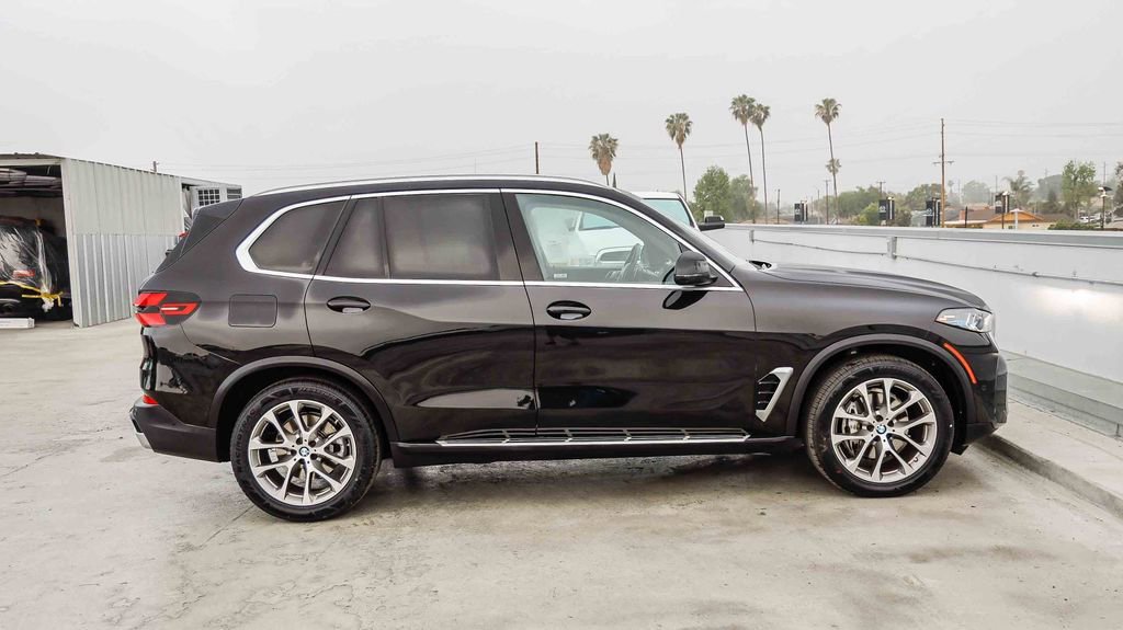 Used 2024 BMW X5 xDrive40i w/ Premium Package image 13