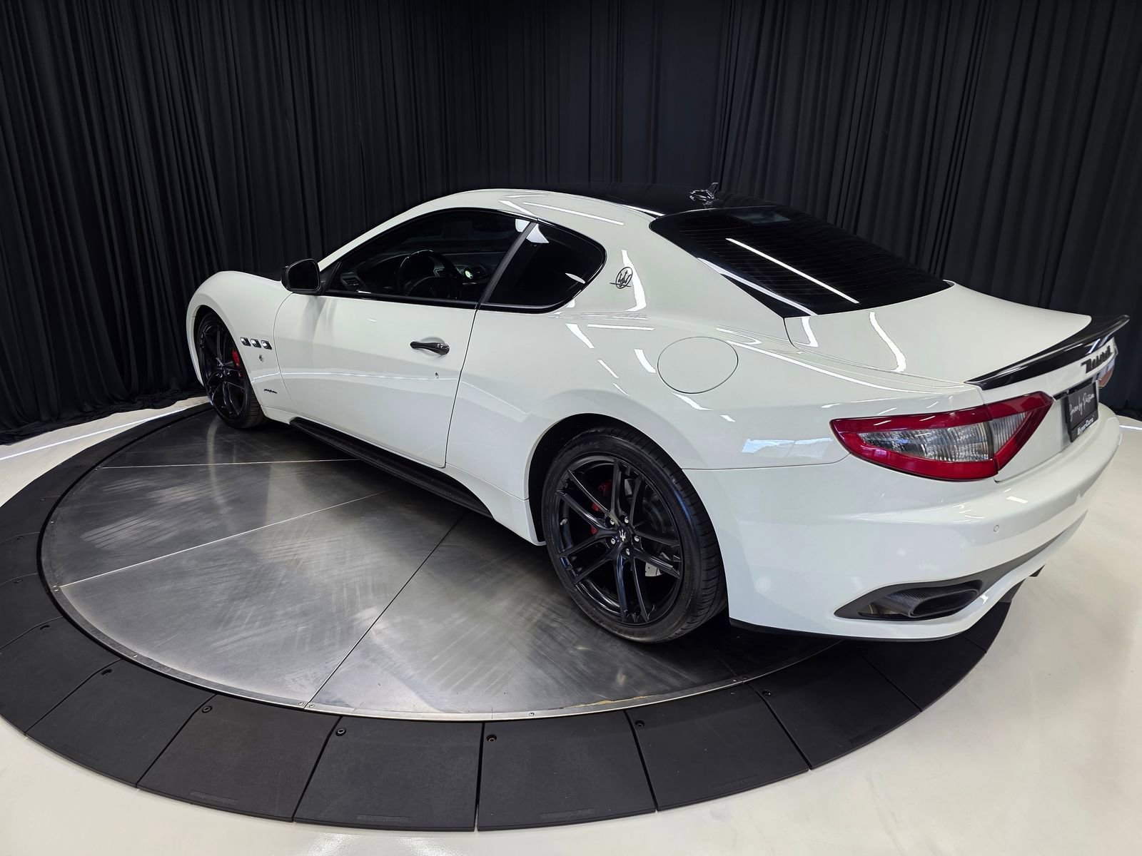 Used 2015 Maserati GranTurismo Sport RWD image 12