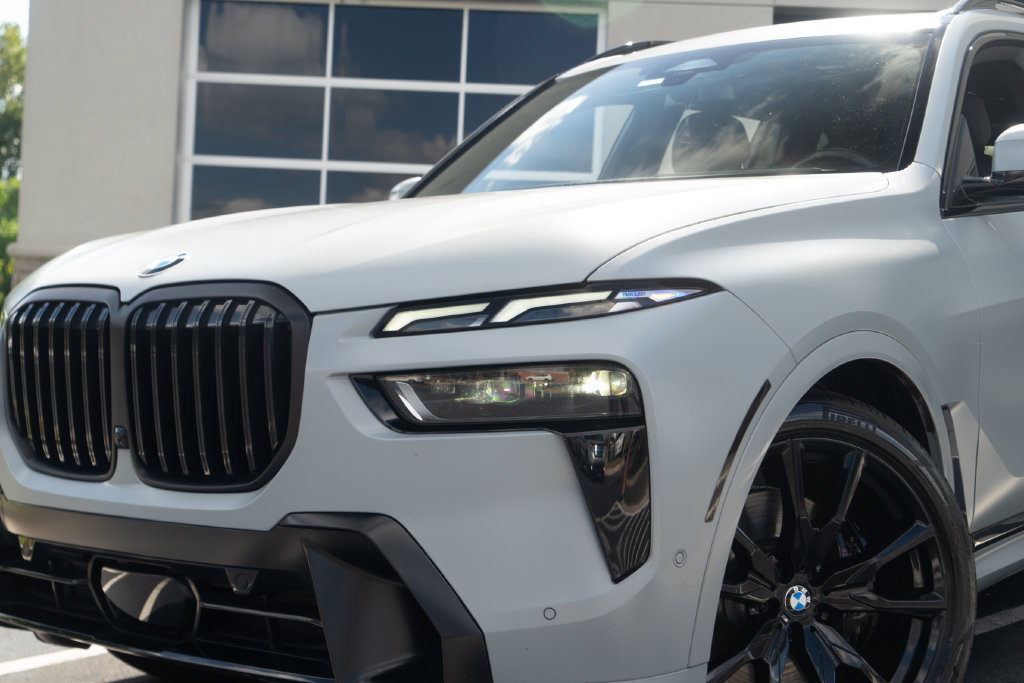 Used 2024 BMW X7 xDrive40i w/ M Sport Package AWD/4WD image 2