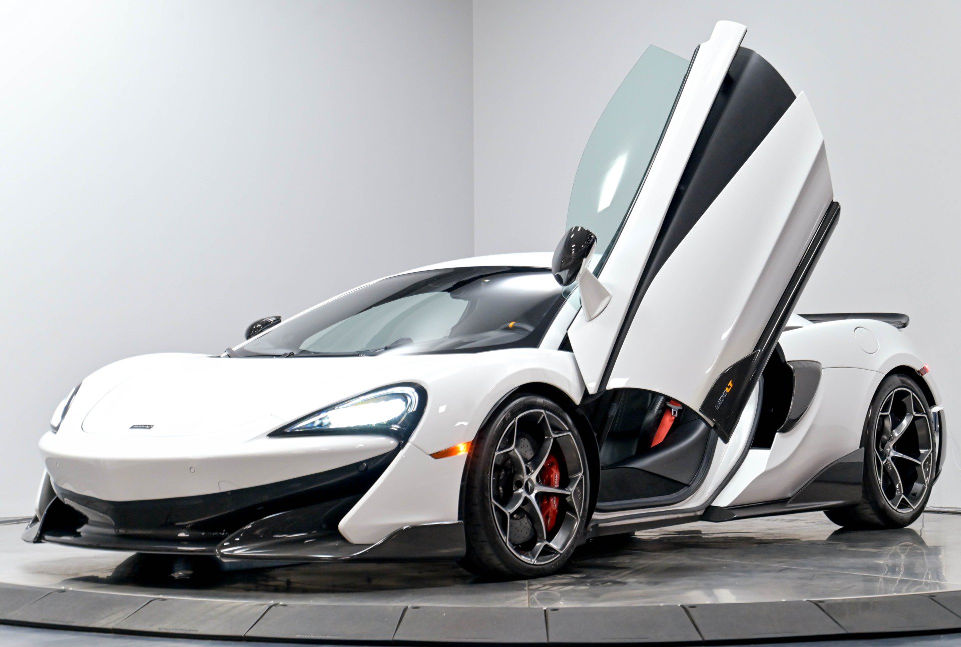 Used 2019 McLaren 600LT RWD image 3