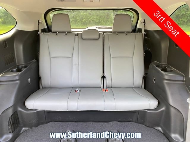 Used 2024 Toyota Highlander XLE AWD/4WD image 38